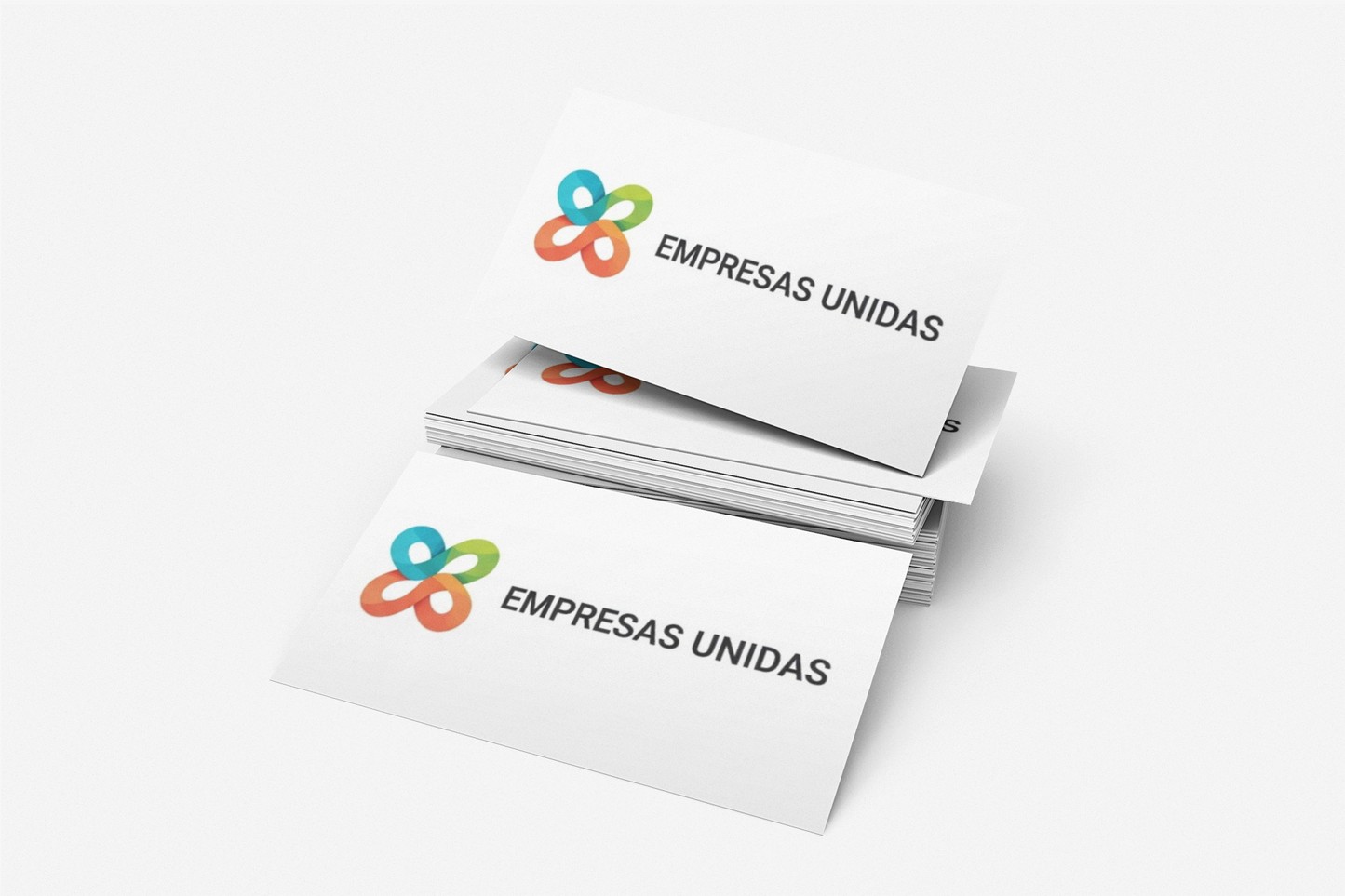 TARJETA CON BARNIZ UV AL FRENTE 4X0